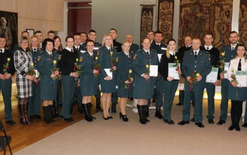 Valstybės šimtmetį sutinkant apdovanoti geriausi policijos pareigūnai