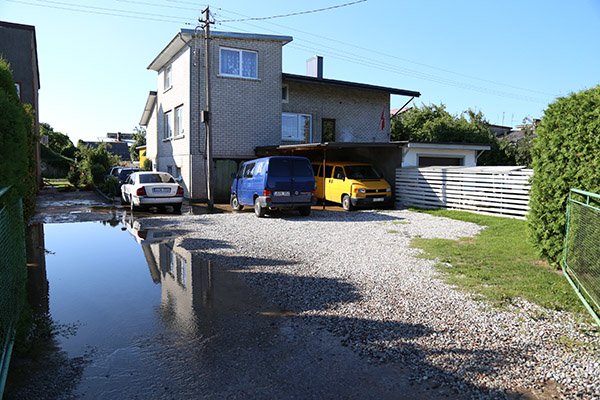 Vanduo užliejo gyventojų namus