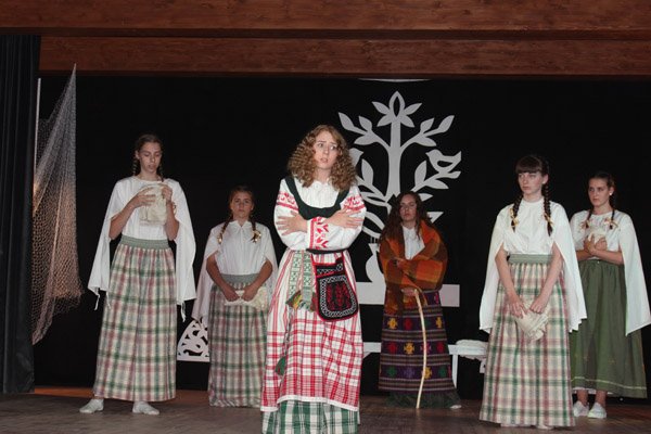 Veliuonoje gimė poezijos teatras