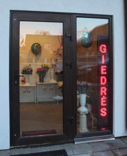 Verslininkė pristato naujovę – gėlių savitarną (1)