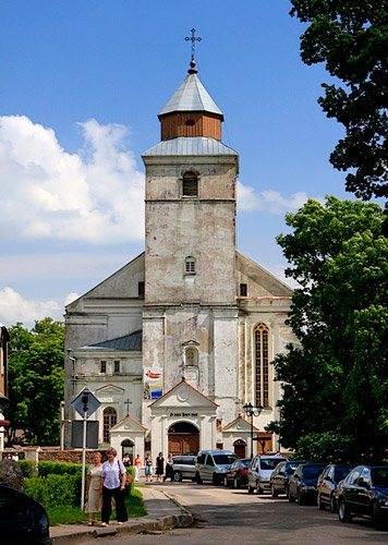 Viena seniausių Vytautinė Veliuonos bažnyčia išgražėjo (1)