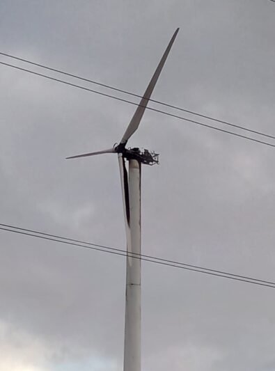 Vėtra Smalininkų jėgainę pavertė pelenais, Paskynuose nugriuvo namo siena (nuotraukos)