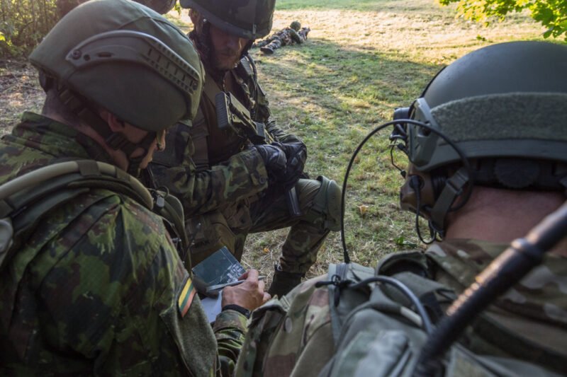 Vyks karinės pratybos (1)