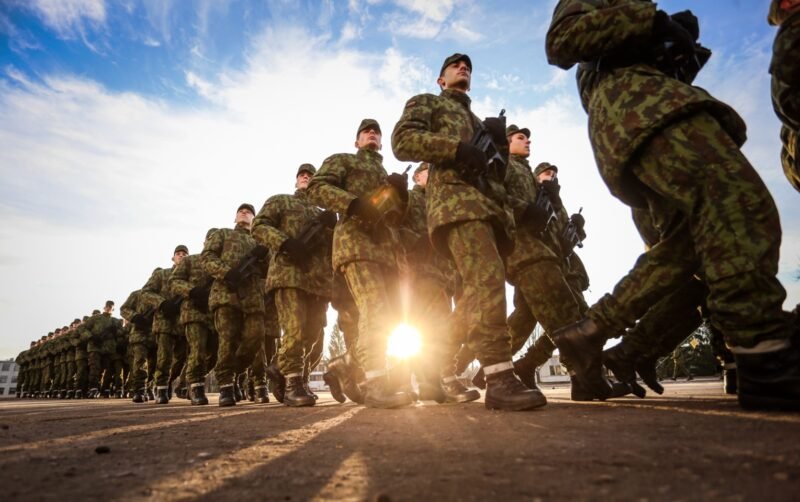 Vyksta karinės pratybos