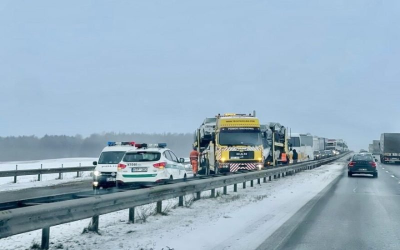 Avarijos užtvėrė eismą kelyje iš Kauno į Vilnių