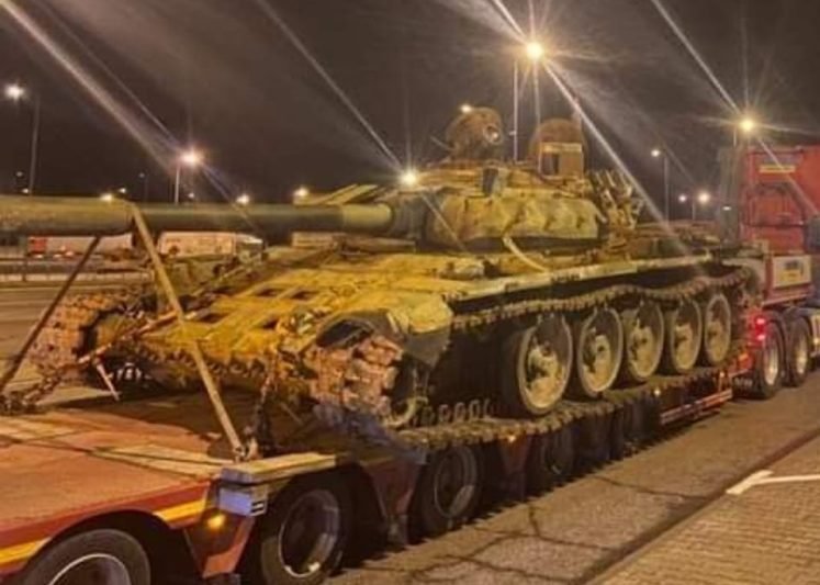 Sostinėje bus eksponuojamas į Lietuvą atvežtas Ukrainos kariuomenės sunaikintas rusų tankas (1)
