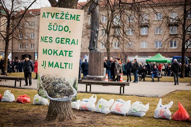 Prie Seimo – mėšlo kvapas, pieno dalybos ir 1 tūkst. piktų ūkininkų: reikalaujama ministro Navicko galvos (4)