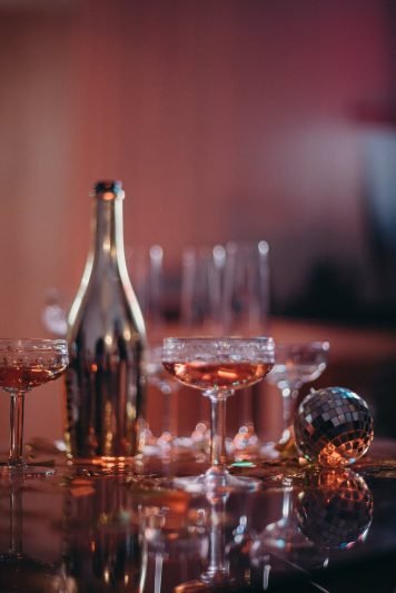 Vyriausybė pritarė siūlymui įteisinti naminės degtinės gamybą (1)