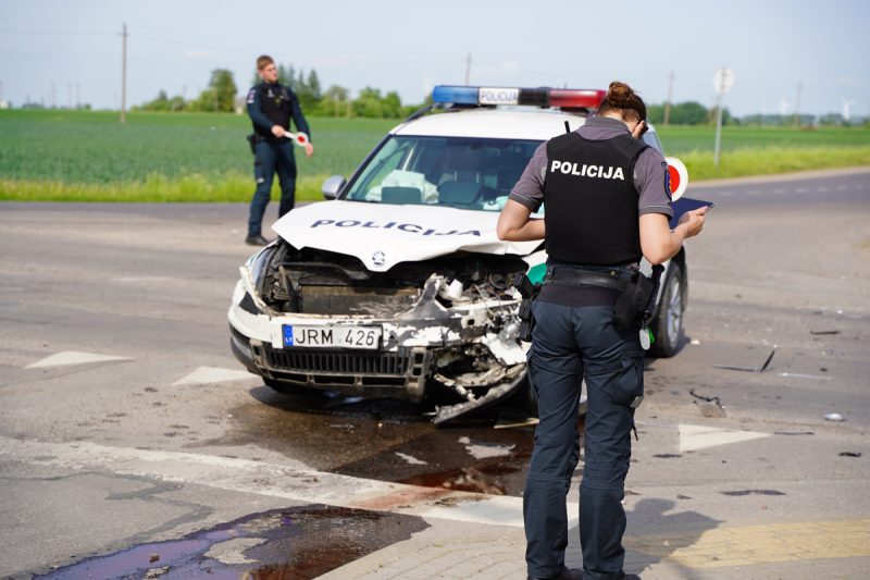 Į avariją pateko policijos automobilis (nuotraukos) (27)