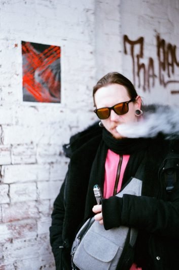 Uždraudė – nebeliks skonį ir kvapą turinčių elektroninių cigarečių