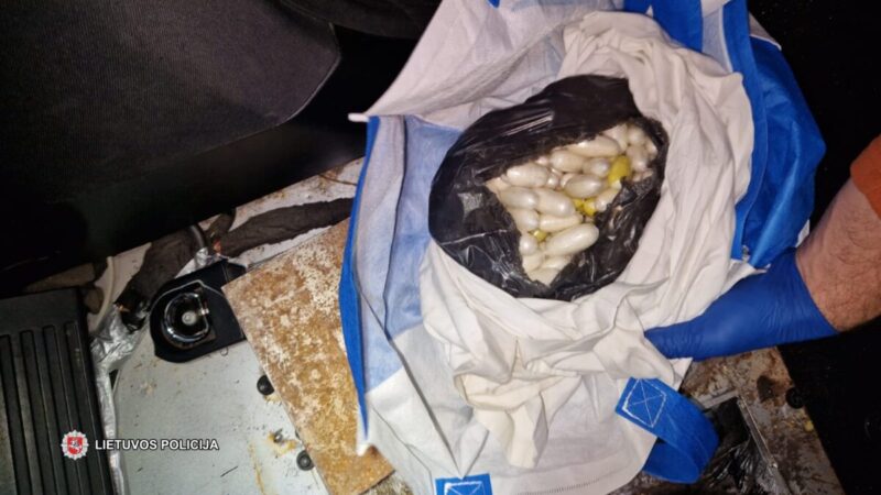 Jurbarkiečio automobilyje – virš dviejų kilogramų kokaino, dar vienas bandė sprukti nuo policijos (nuotraukos) (40)