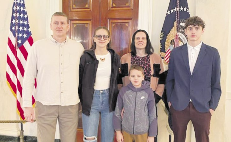 Baltuosiuose rūmuose, Jungtinių Amerikos Valstijų prezidento rezidencijoje – ši nuotrauka Kačerauskų šeimai primins už Atlanto pragyventus metus.