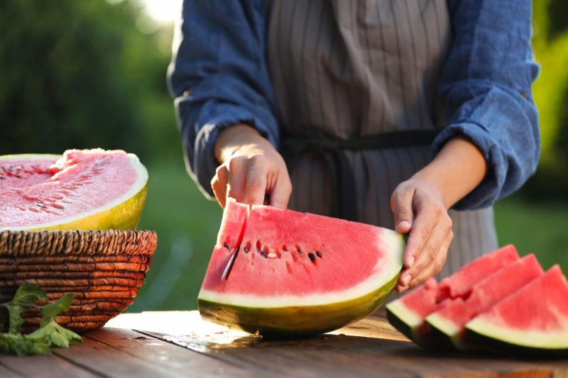 Nebevarkite: gudrybė, kaip jau centus tekainuojantį arbūzą supjaustyti greičiau ir valgyti patogiau