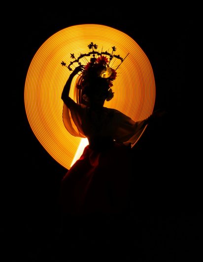 catrina pintando con luz