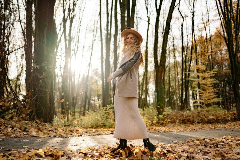 beautiful woman posing in park in autumn