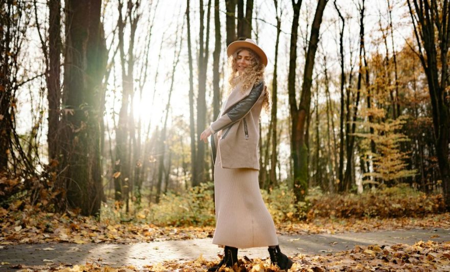 beautiful woman posing in park in autumn