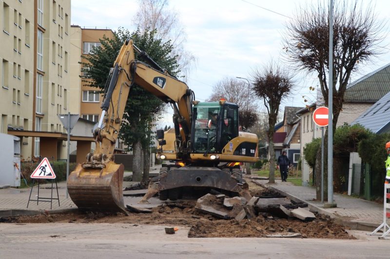 Pradėjo tvarkyti Donelaičio gatvę (5)