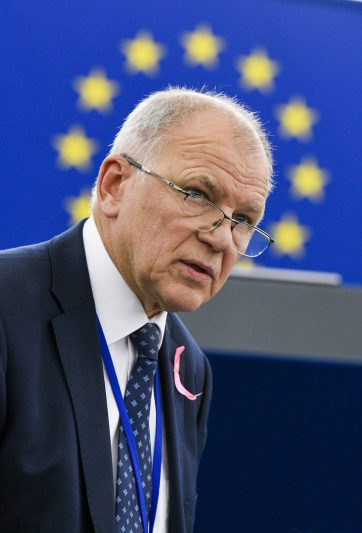 V. Andriukaitis: pacientas turi būti išgydytas, o ne siunčiamas vis pas kitą specialistą