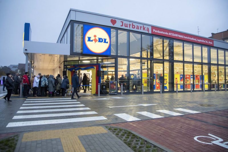 Naujoji „Lidl“ parduotuvė Jurbarke: visada padėti pasiruošusi komanda bei platus kokybiškų ir šviežių produktų asortimentas