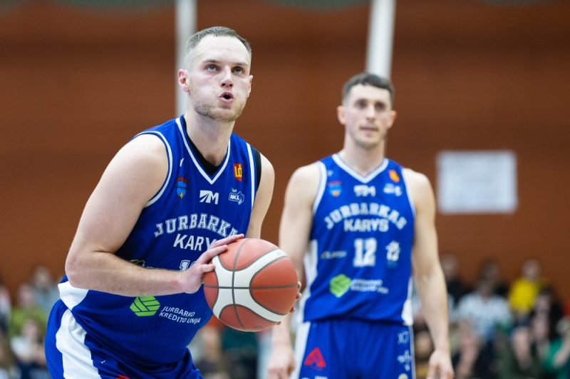 Jurbarkiečiai savo gretose išlaikė geriausiai besiginantį lygos krepšininką (1)