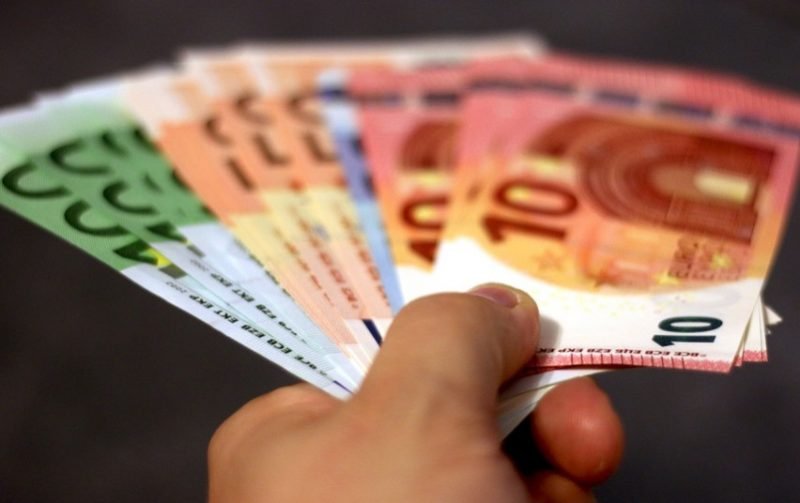 Neblaivi vairuotoja pareigūnams siūlė kyšį