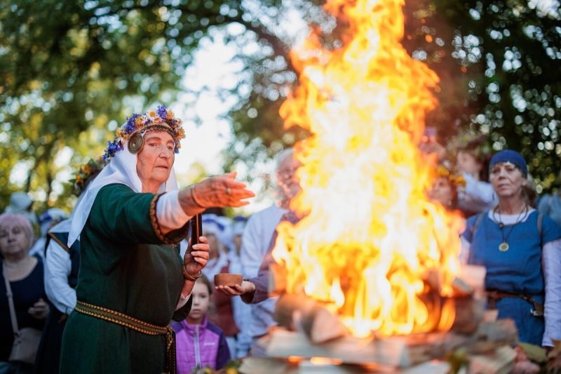 Rasos šventės magija – protėvių burtai, paparčio paslaptis ir ypatingos gamtos galios