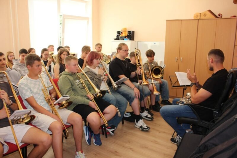 Jaunimo draugystę augina muzika