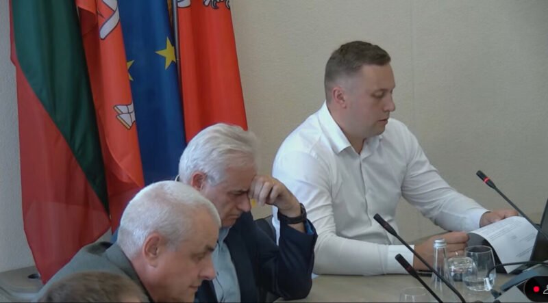 „Valstiečių“ sprendimas išardė valdančiąją daugumą