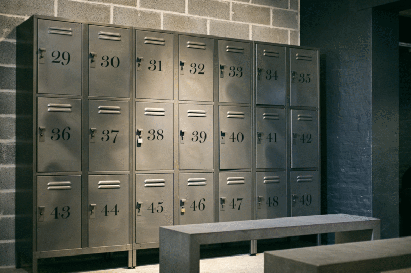 Nuo spintelės dizaino iki mūsų savijautos: persirengimo kambario psichologija