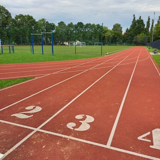 Jurbarko Naujamiesčio progimnazija kviečia bendruomenę naudotis stadionu (3)