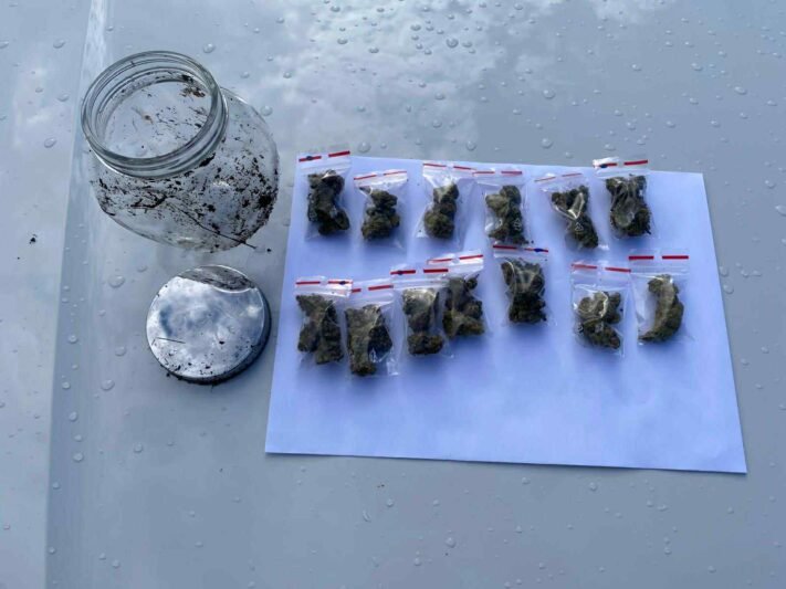 Šalia gimnazijos – slapti narkotikų platinimo taškai (nuotraukos) (5)