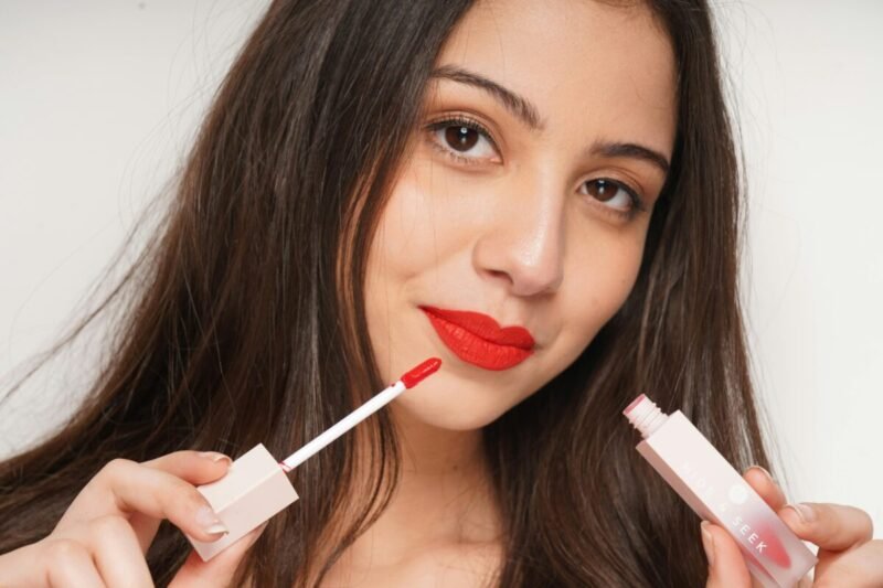 Geriausi lūpų blizgesiai 2025: spindėkite kaip niekada