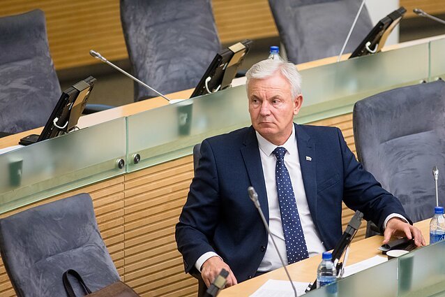 Seimo čekiai: pinigus leidžia išeiginėms mašinoms, rūpinasi sutuoktiniais, tarp išlaidūnų – ir Ričardas Juška (7)