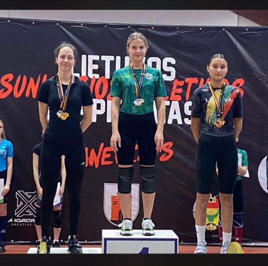 Klausučių sunkiaatlečių rezultatai verti medalių