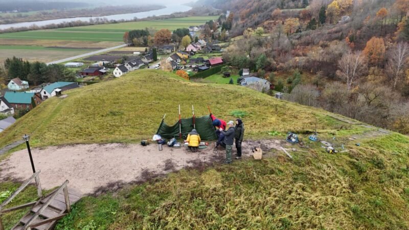 Tarptautinė archeologų grupė tyrinėja Seredžiaus piliakalnį (3)