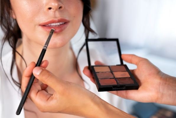 Kokie makiažo įpročiai padeda išlaikyti sveiką ir švytinčią odą?