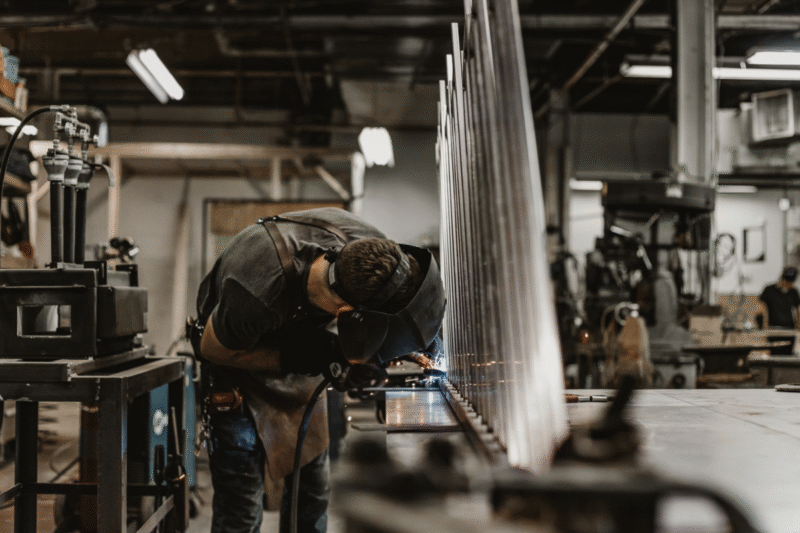 Kaip šildanti grindinė platforma gerina darbuotojų komfortą ir produktyvumą