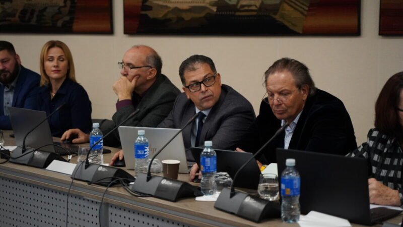 Už vicemerų pareigybių panaikinimą balsavo keturiolika tarybos narių, manančių, kad Vietos savivaldos įstatymas nesikerta su tokiu sprendimu. O jei vis dėlto prasilenkta su įstatymu, viską galima ištaisyti, bet meras turėtų su tarybos nariais diskutuoti ir aptarti vicemerų kandidatūras. L. Pilecko nuotr.