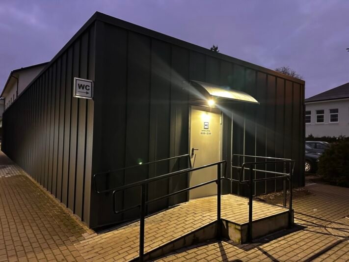 Vandalai vėl susprogdino viešąjį tualetą (nuotraukos)