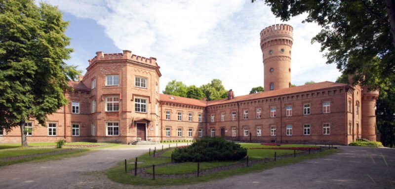 Pradedami įgyvendinti Raudonės pilies ir parko, Smalininkų geležinkelio stoties ir Vandens matavimo stoties pritaikymo lankymui projektai