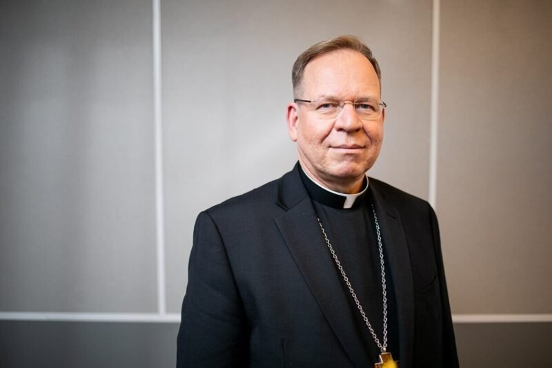 Arkivyskupas Grušas: „Kalėdos nėra eglutės blizgučiai – tai vidinės ramybės šventė“ (video)