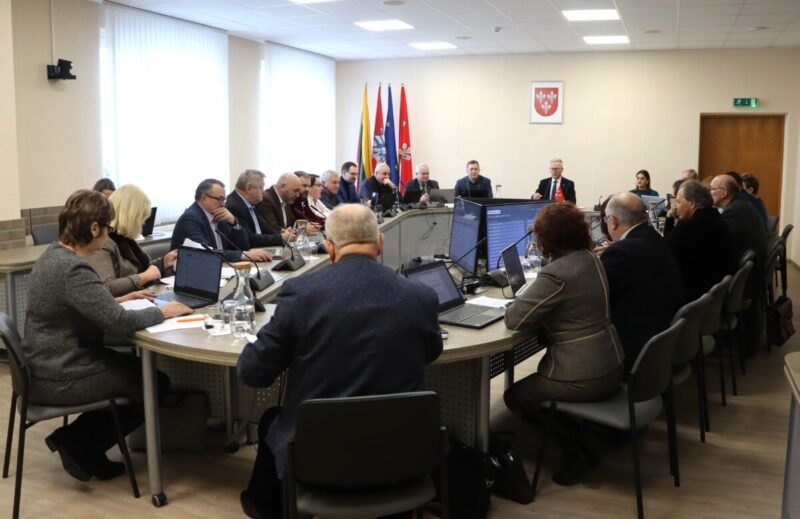 Tarybos komitetų posėdžio darbotvarkėje klausimas dėl garbės piliečio vardo suteikimo (2)