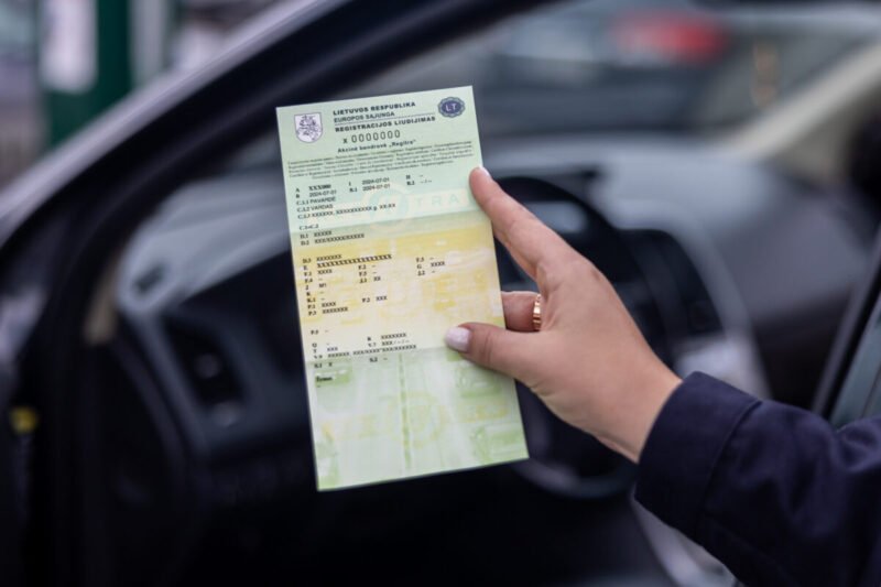 „Regitra“ išduoda naujus registracijos liudijimus