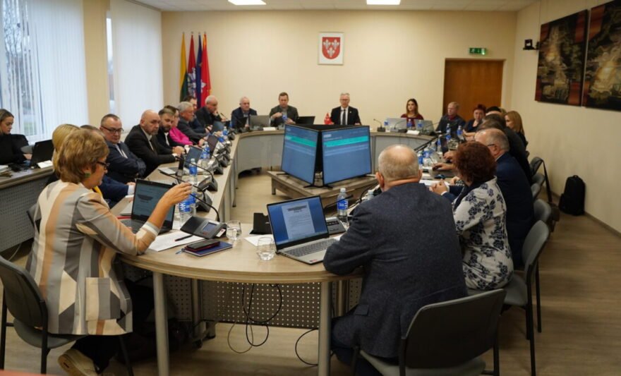 2019-2023 m. kadencijos savivaldybės tarybos nariams atlygis buvo mokamas pagal darbotvarkės klausimų skaičių: kiek klausimų – tiek apmokamų valandų. L. Pilecko nuotr.