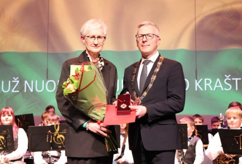 Jurbarke Nepriklausomybės dieną pagerbti bendruomenei nusipelnę žmonės