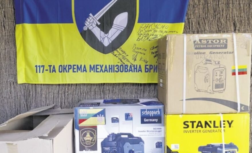 Praėjusios savaitės pradžioje jurbarkiškių šefuojamos Ukrainos kariuomenės 117-osios brigados kariams iš- siųsti už Jurbarko krašto žmonių ir Šilalės Stasio Girėno 703 kuopos šaulių aukas nupirkti elektros generatoriai. E. Žukausko nuotr.