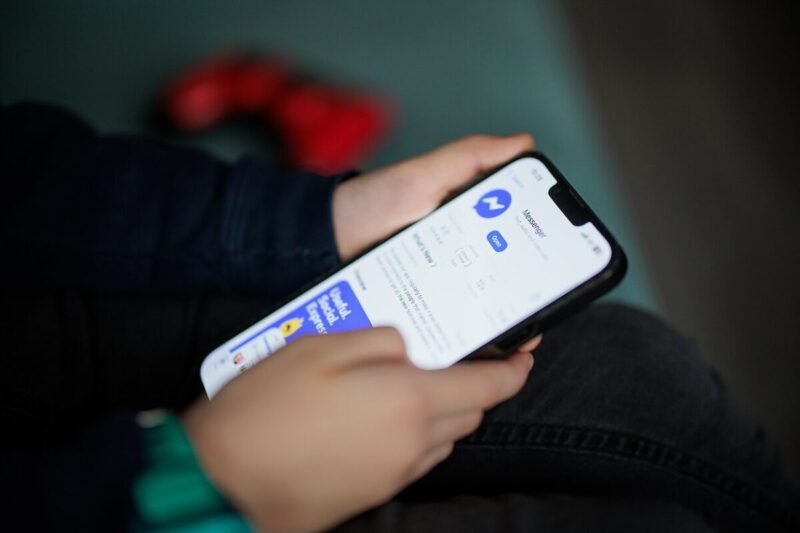 Socialinių tinklų ribojimai paaugliams: kaip sekasi Australijai ir ar to reikia Lietuvoje?