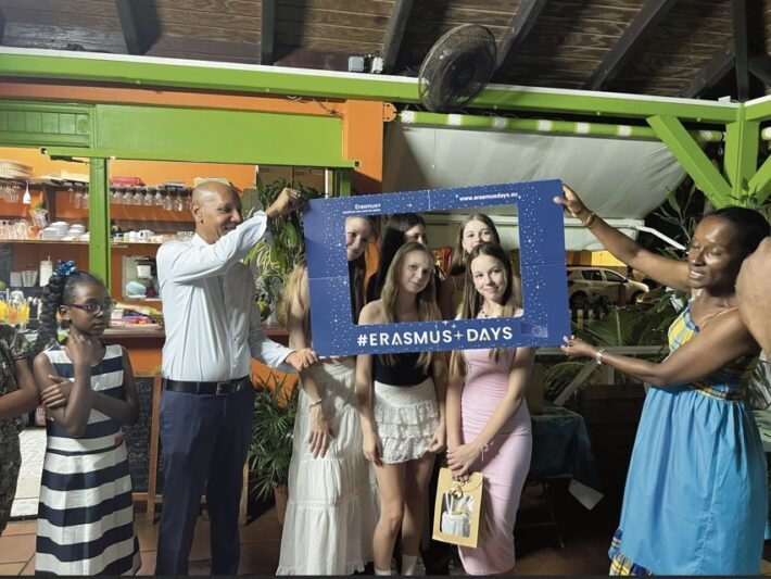 Tolimoje šalyje užsimezgė draugystė