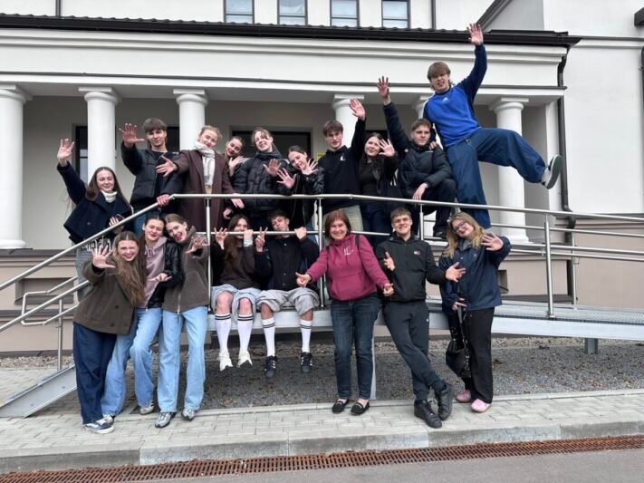 Teatras „Vaivorykštė“ – konkurso „Šimtakojis“ LAUREATAI!