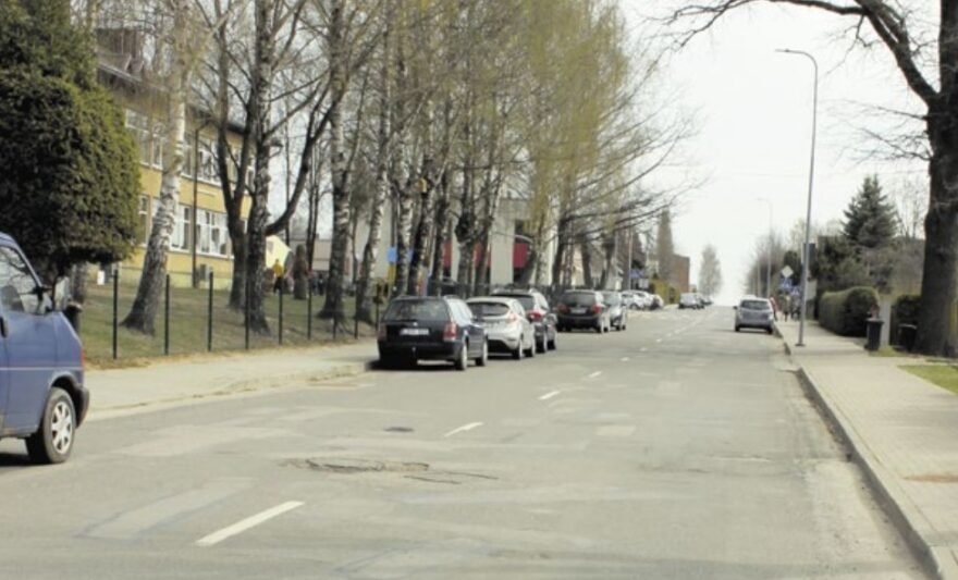 Nors S. Daukanto gatvė Jurbarke nėra pati blogiausia, tačiau nuspręsta kol kas ją tvarkyti ne visą – nuo Vytauto Didžiojo iki Žemaitės gatvės. G. Šimboro nuotr.